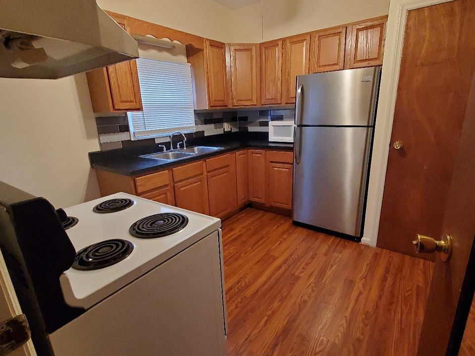 1st image of 904 Burrstone Rd Floor 1