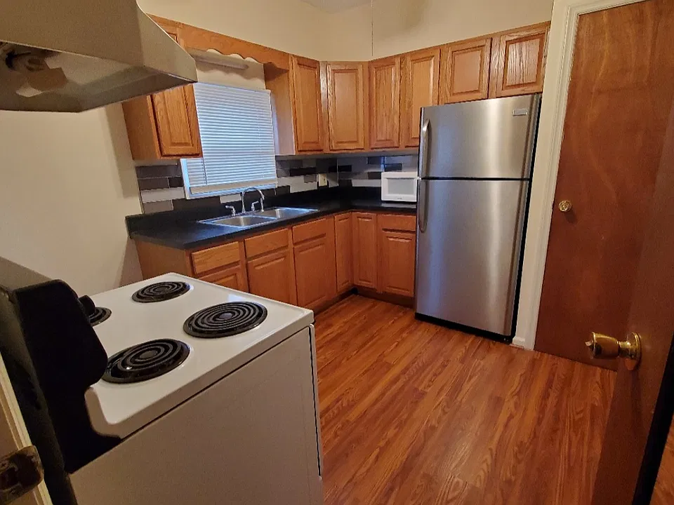 904 Burrstone Rd #1