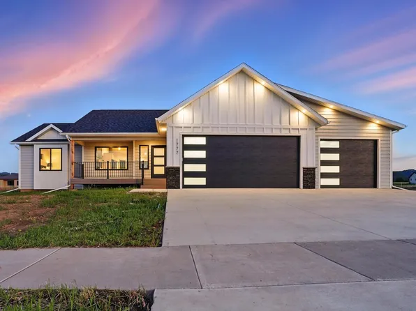 1777 Oak Crest Ct, Spearfish, SD 57783