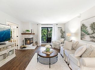 5643 Green Circle Dr APT 310, Minnetonka, MN 55343