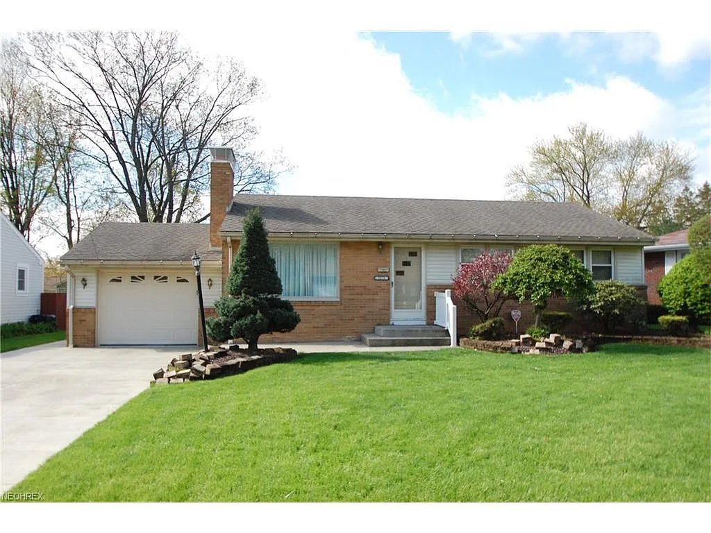 3275 Susan Cir photo 1