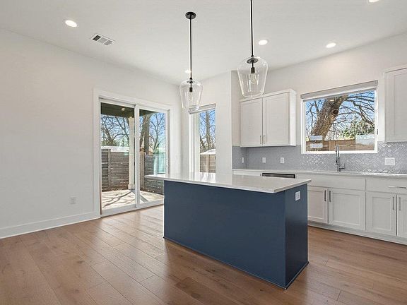 3rd image of 709 W Saint Elmo Rd #2