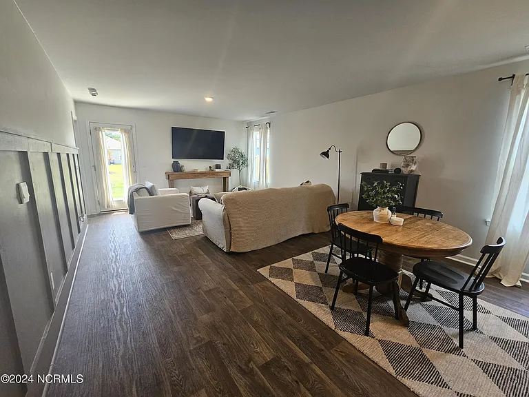 1006 Course Ln — Photo 14