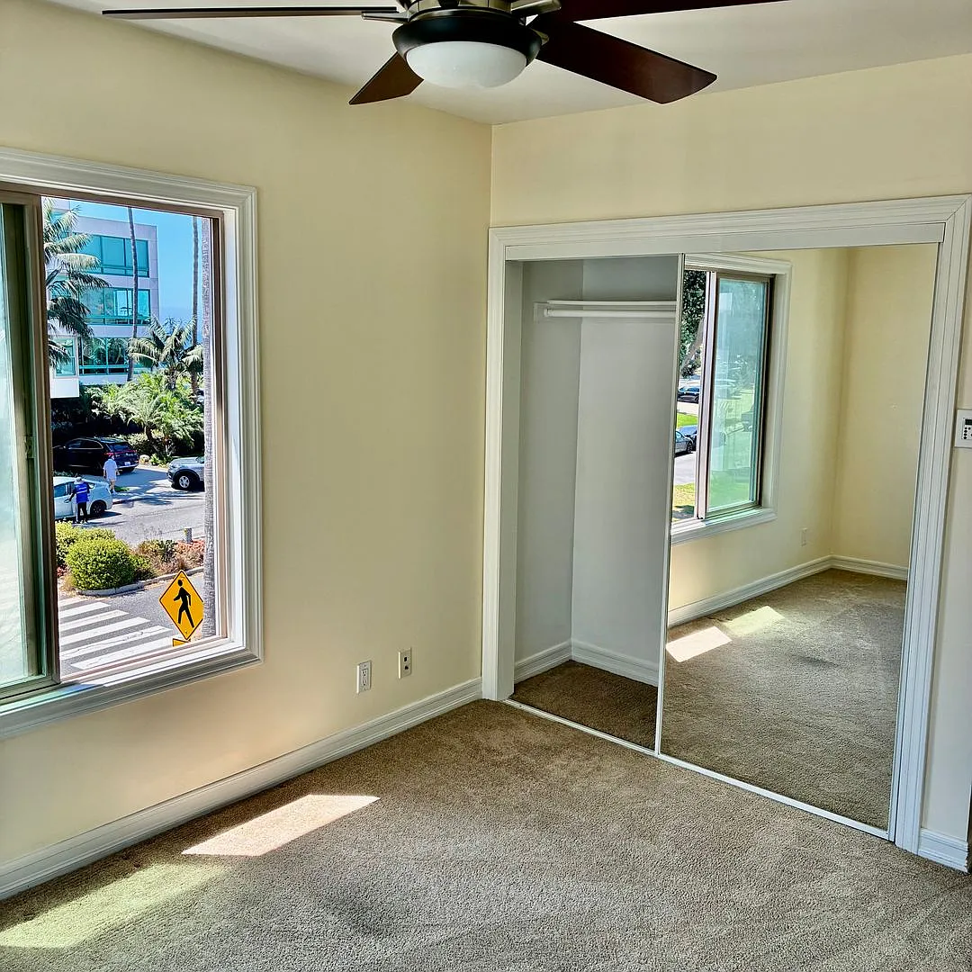 #110: White House - Unofficial (Jeff Ginsburg Roommates) — Photo 2