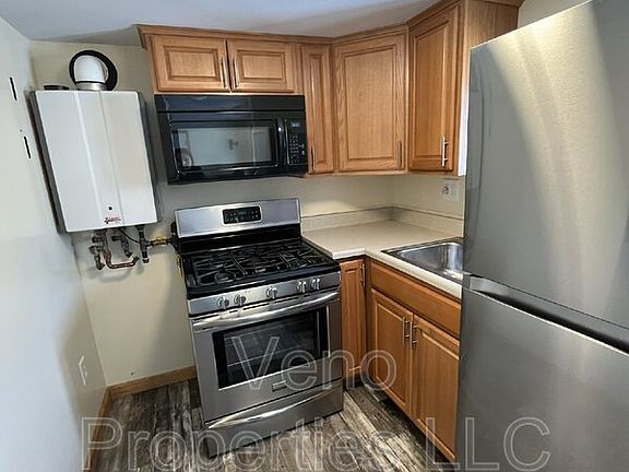 2nd image of 133 Bay St APT C