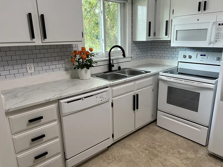 4100 Pittsford Rd #1 — Photo 8