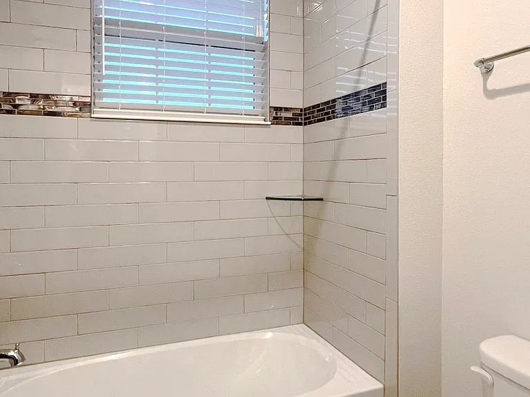 13147 Woodford St — Photo 24