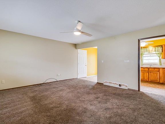5th image of 400 N Hickory Ln
