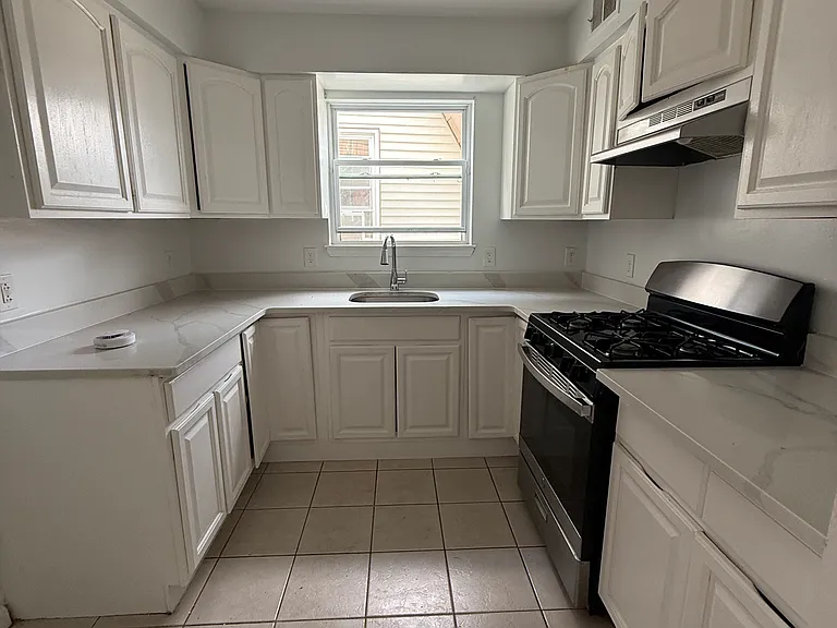 79 Osborne Pl #1B — Photo 6