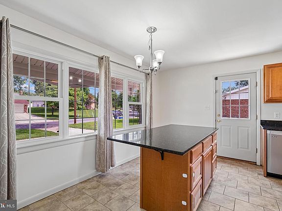 3rd image of 2806 Vixen Ln