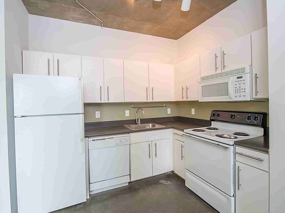 3rd image of 3945 Chestnut St APT 520-3
