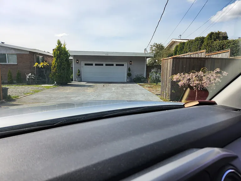 N Jackson Ave — Photo 15