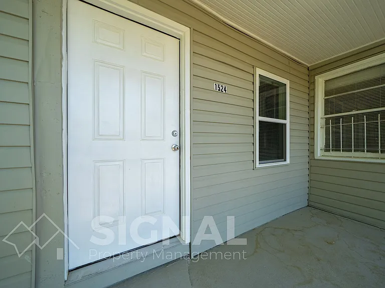 1524 33rd St — Photo 3