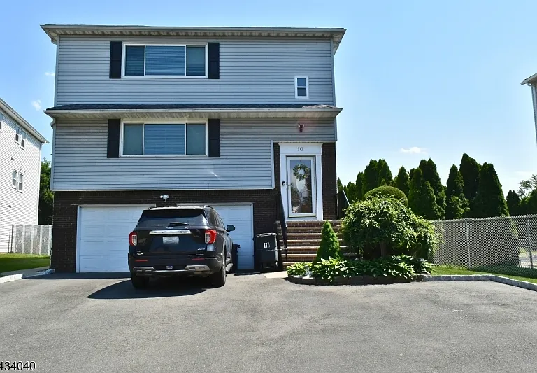 10 Garden Dr #2 — Photo 1