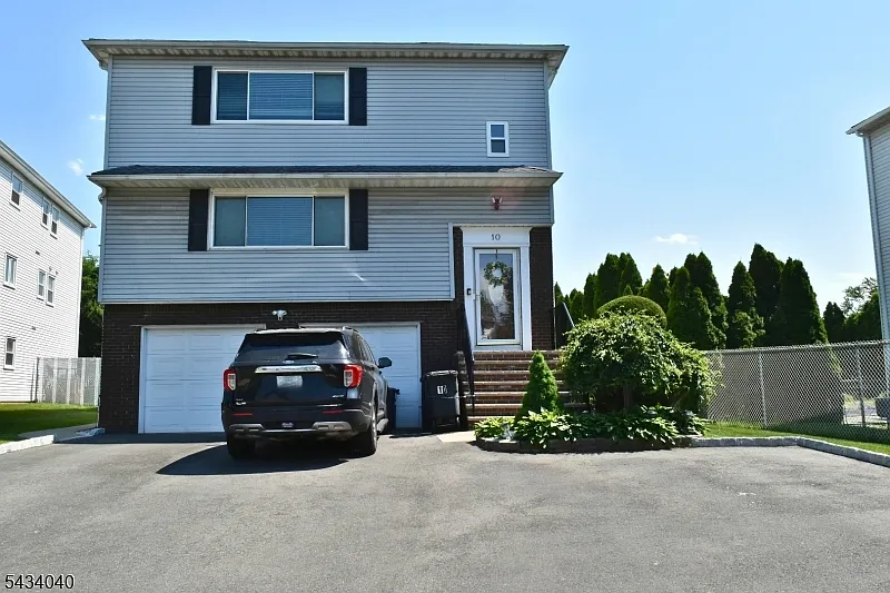10 Garden Dr #2