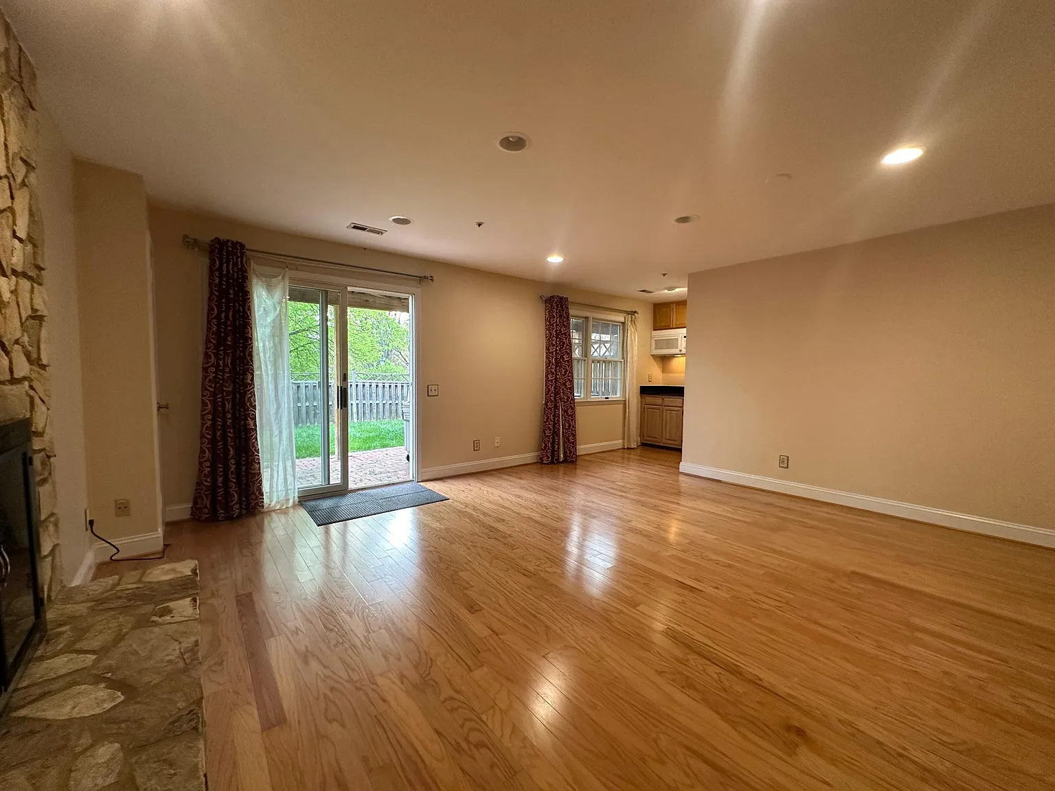 Studio, 400 sqft, $1,380 — Photo 2