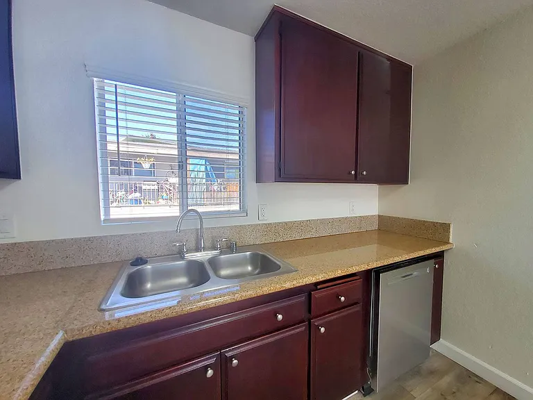 321 Hillside Ter — Photo 6