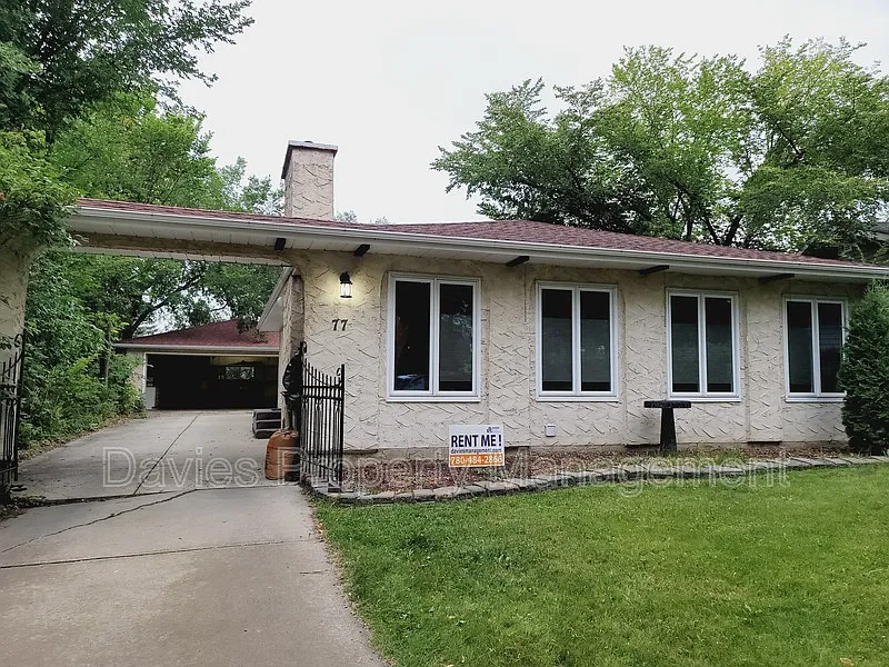 77 Bellevue Cres photo 1