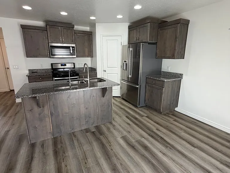 3265 S Fossil Hills Dr — Photo 2