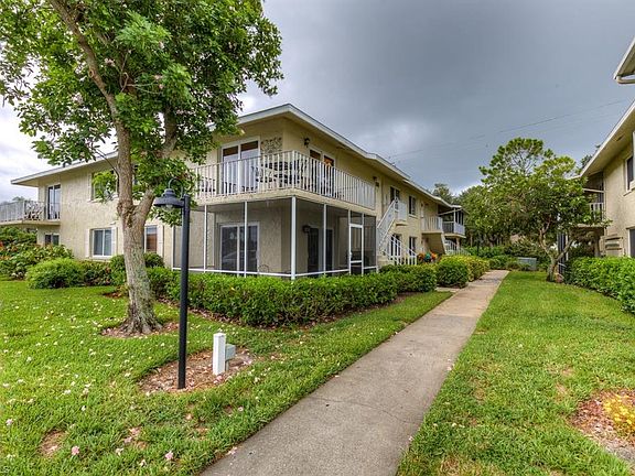 3rd image of 200 Palm Dr APT 8