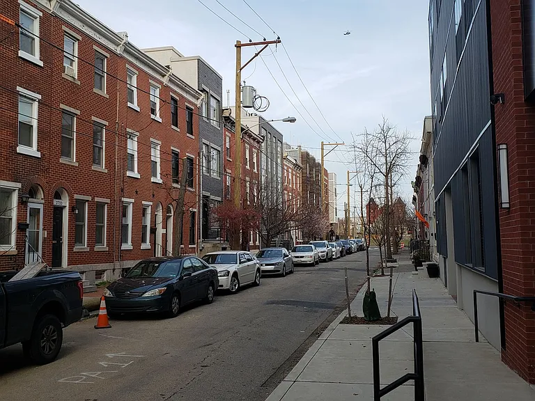 2737 Cambridge St — Photo 2
