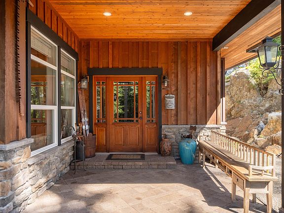 3rd image of 350 Salal Rd