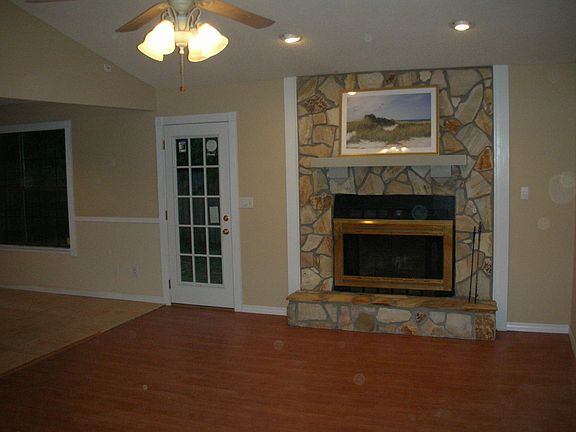 4th image of 241 Honeysuckle Way