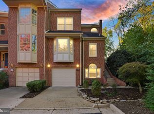 10231 Aspen Willow Dr, Fairfax, VA 22032