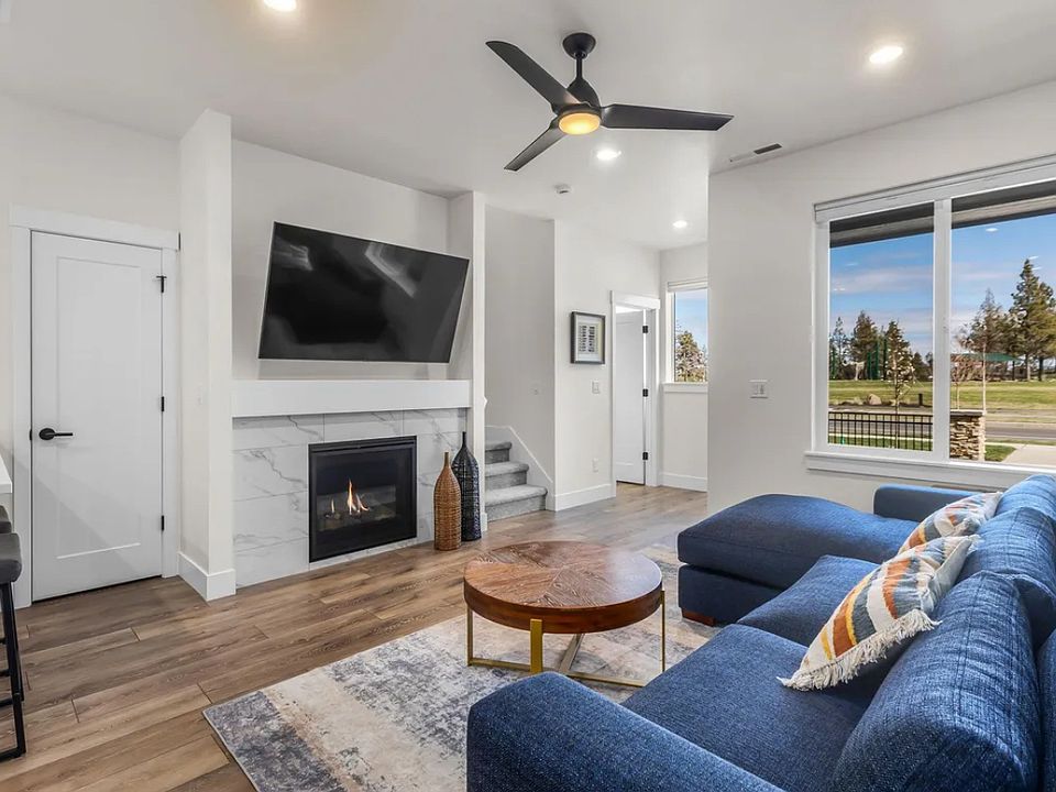 Living Room with gas fireplace