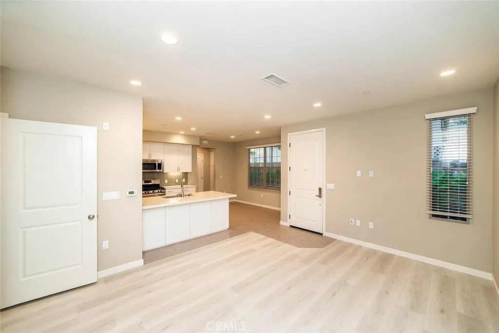 4 bed, 1526 sqft, $4,980 — Photo 4