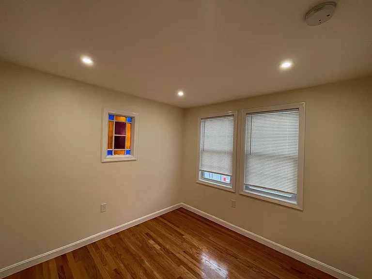 85 Moreland St — Photo 16