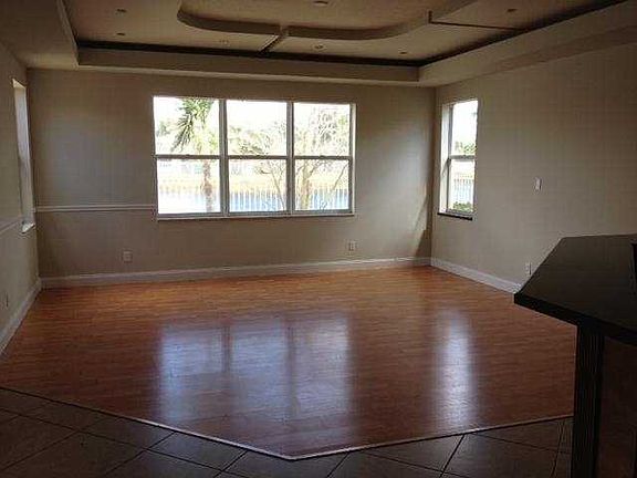 5th image of 19349 Stonebrook St