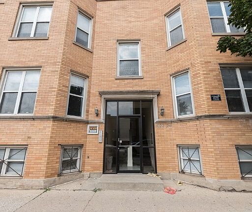 2nd image of 1022 N Damen Ave APT 2