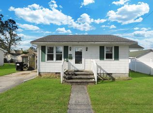 6260 Poplar St, Chincoteague, VA 23336