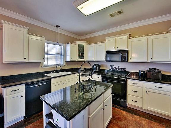 5th image of 818 Bayou Vista Dr