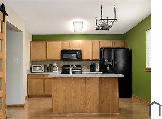 4 bed, 1820 sqft, $2,995 — Photo 2