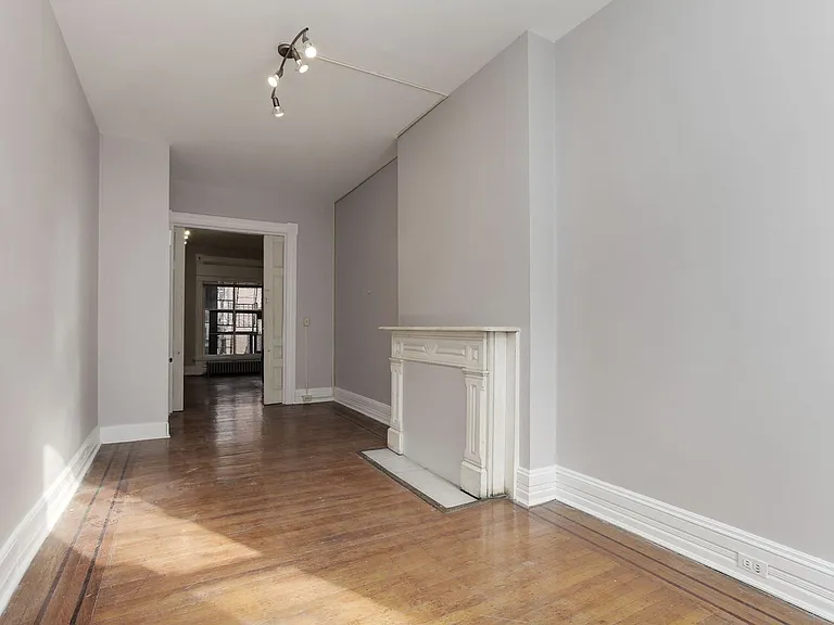 1805 Bolton St — Photo 14