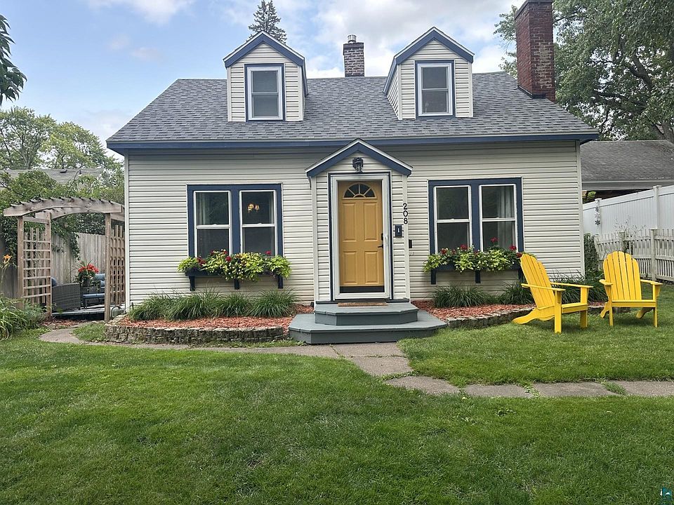 1st image of 208 Chestnut St