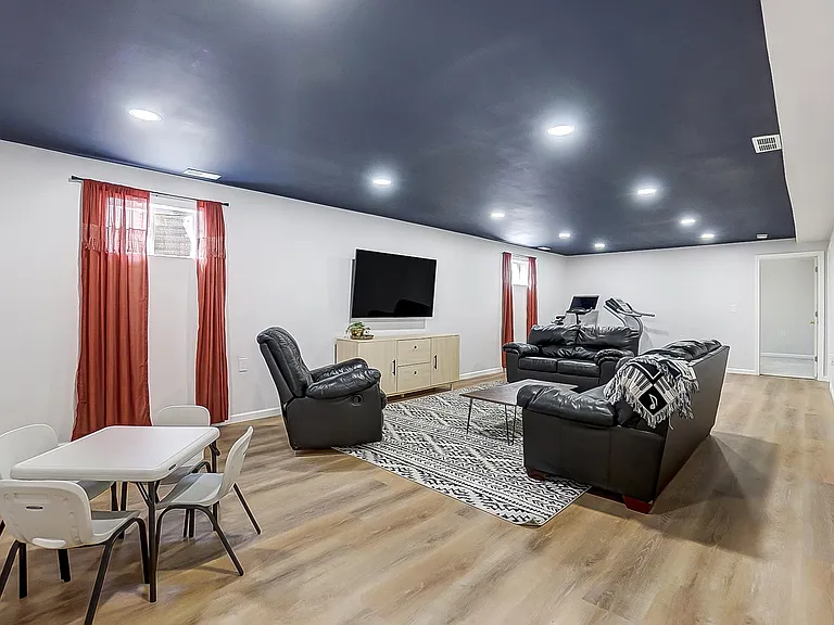 1442 Observatory Dr — Photo 31