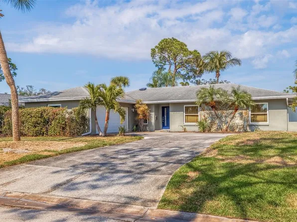 2031 Tanglewood Way NE, Saint Petersburg, FL 33702