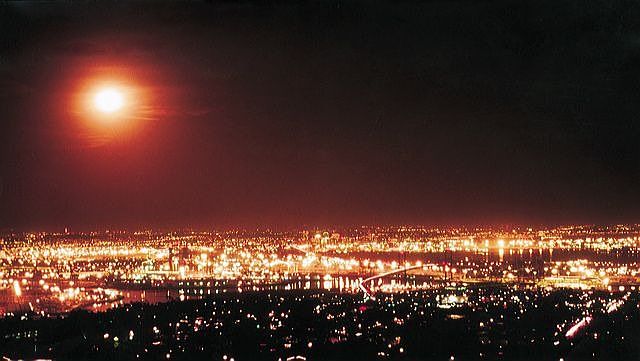 This property is like"Disneyland"at night View from all rooms except 1 Bedr. 