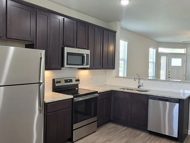 321 Caleb Ct — Photo 8