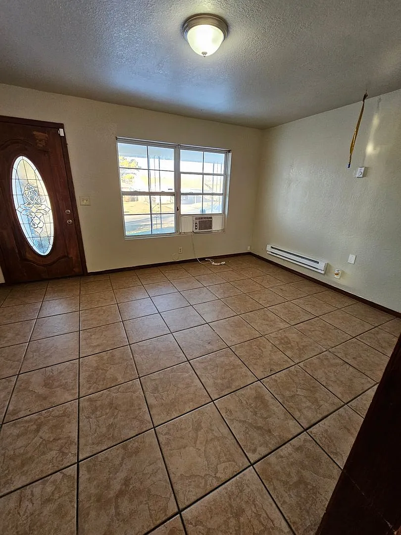 1302 SE 40th Street — Photo 2