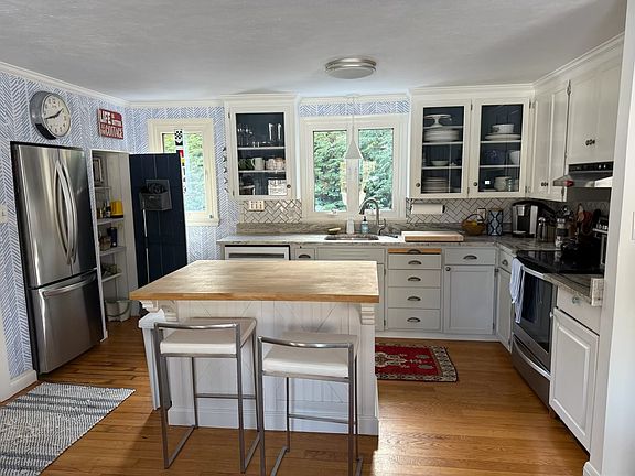 2nd image of 4 Hillcrest Ave