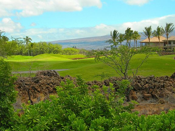 Enjoy beautiful views of golf course & breezy tradewinds