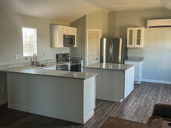 5th image of 420 Sky Harbor Rd