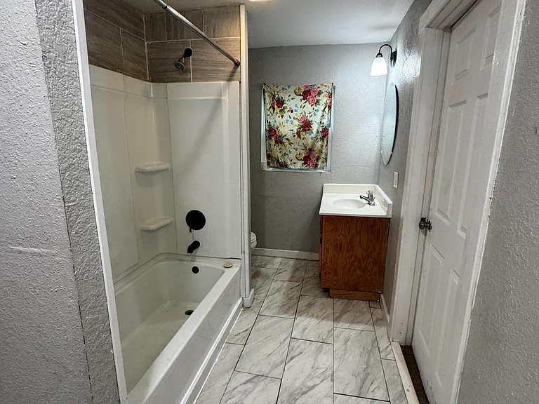 1402 E Furnace St — Photo 8