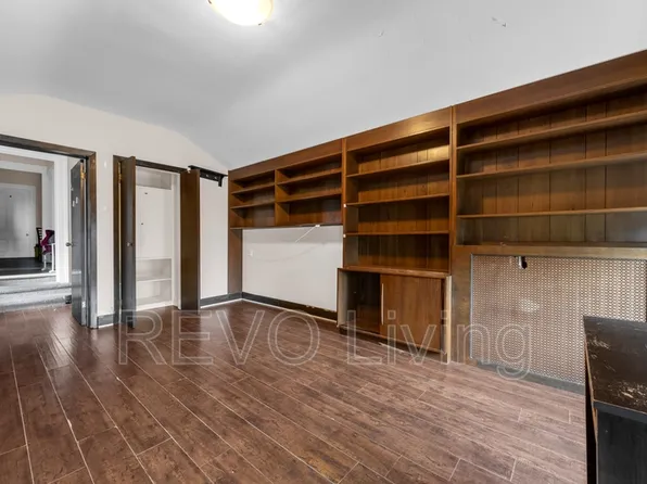 127 Ontario St #1, Saint Catharines, ON L2R 5J9