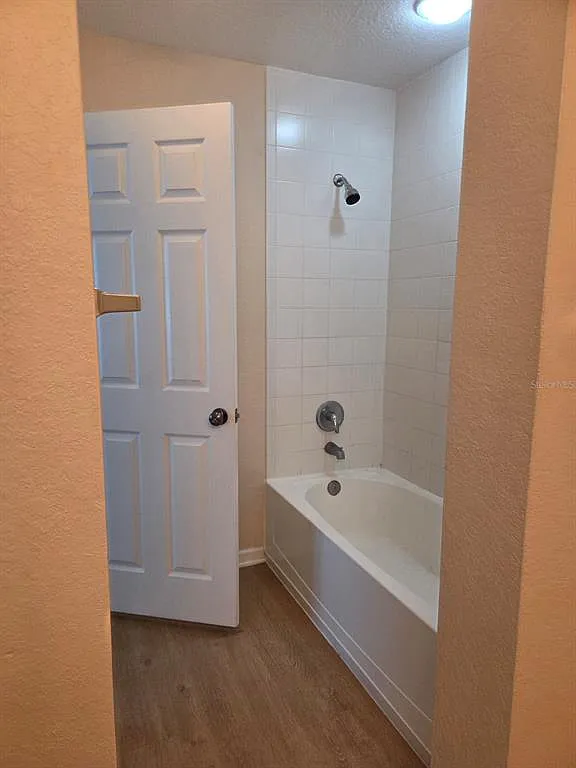 3 bed, 2.0 bath, 1231 sqft, $1,900 — Photo 3