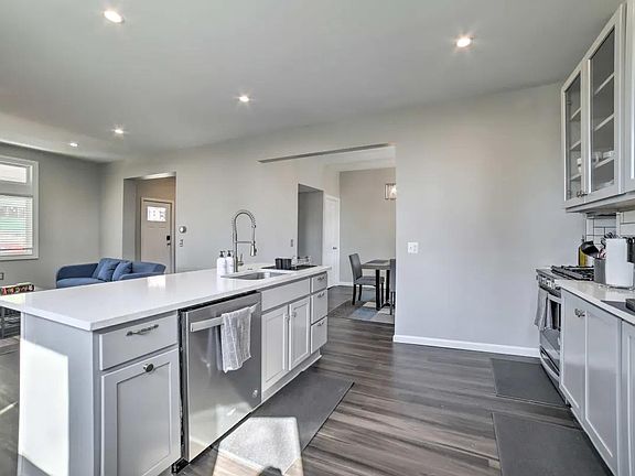 3rd image of 300 N Aiken Ave